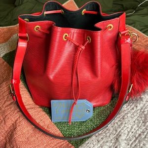 Louis Vuitton Epi red Petit Noe